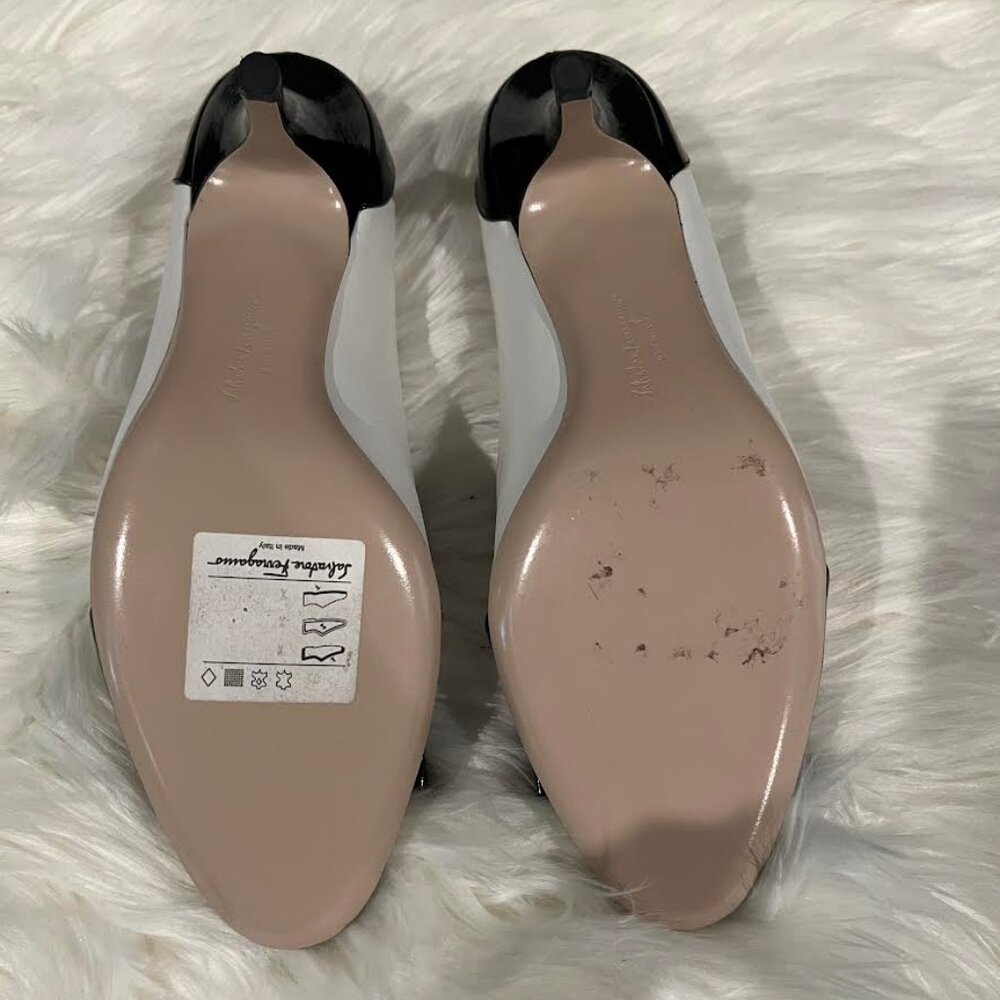 Ferragamo Black and White patent pumps / Size 7 - Picture 5 of 10